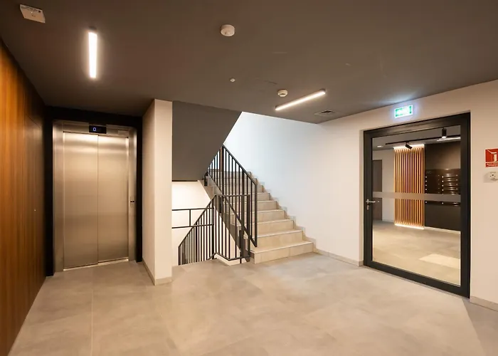 Lux Pastel Oasis Family With Parking & Gym By Renters Prestige