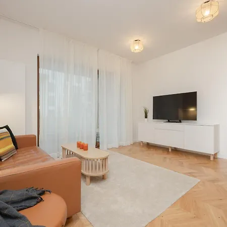 Апартаменты Lux Pastel Oasis Family With Parking & Gym By Renters Prestige