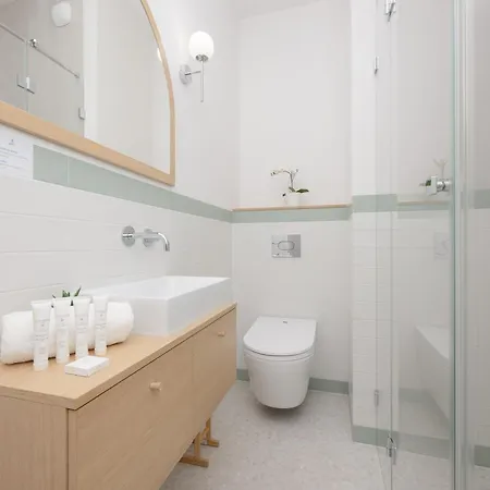 Lux Pastel Oasis Family With Parking & Gym By Renters Prestige