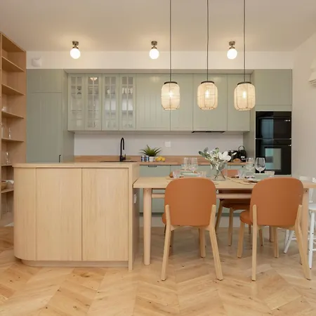 Lux Pastel Oasis Family With Parking & Gym By Renters Prestige 华沙