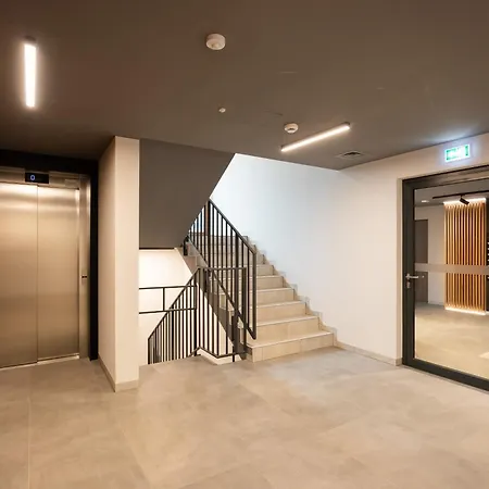 Lux Pastel Oasis Family With Parking & Gym By Renters Prestige