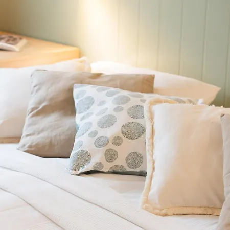 Lux Pastel Oasis Family With Parking & Gym By Renters Prestige Apartment *
