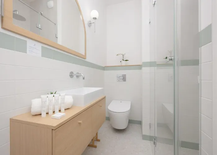 Lux Pastel Oasis Family With Parking & Gym By Renters Prestige