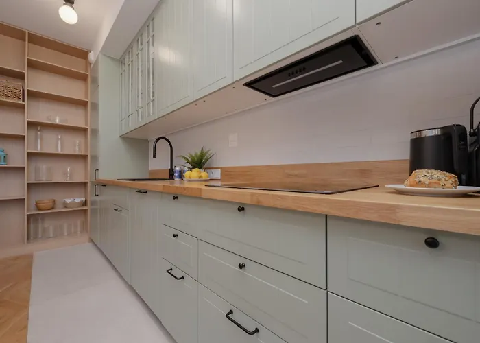 Lux Pastel Oasis Family With Parking & Gym By Renters Prestige *