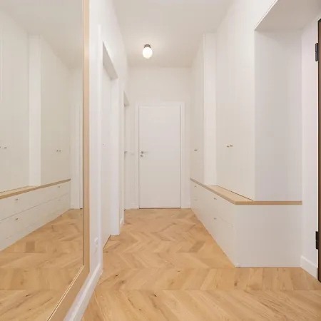 Lux Pastel Oasis Family With Parking & Gym By Renters Prestige *